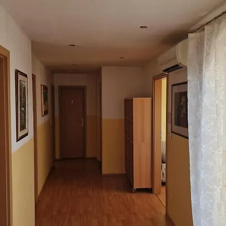 Simple 3-room Apartment Kukuljanovo